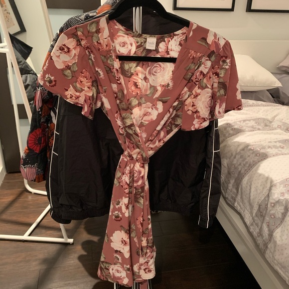 *FLORAL WRAP DRESS* - Picture 2 of 3